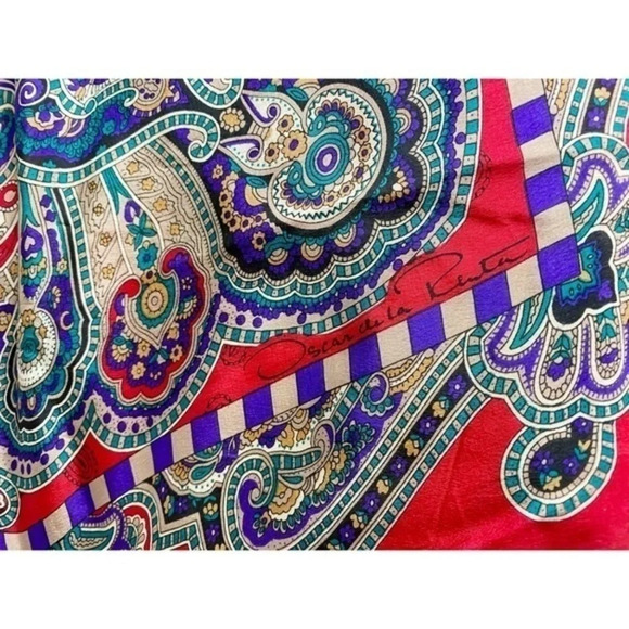 Oscar De La Renta • Red Paisley Silk Fashion Scarf - Picture 5 of 5